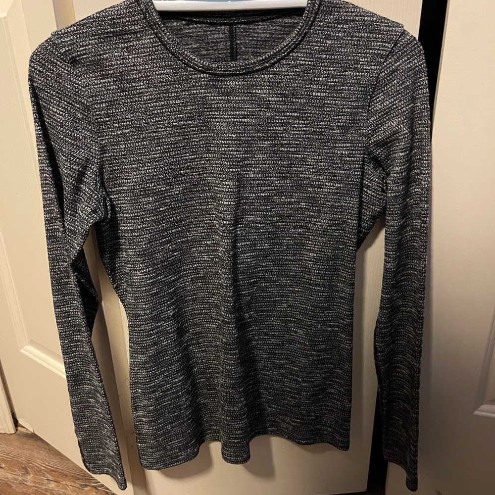 Lululemon long sleeve top size 6